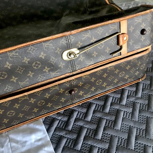 Vintage Louis Vuitton Garment Carrier - Picture 7 of 16